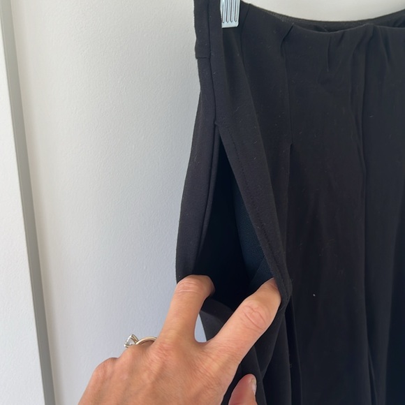 Lysse high-waisted stretch black pleated shorts - Picture 2 of 6